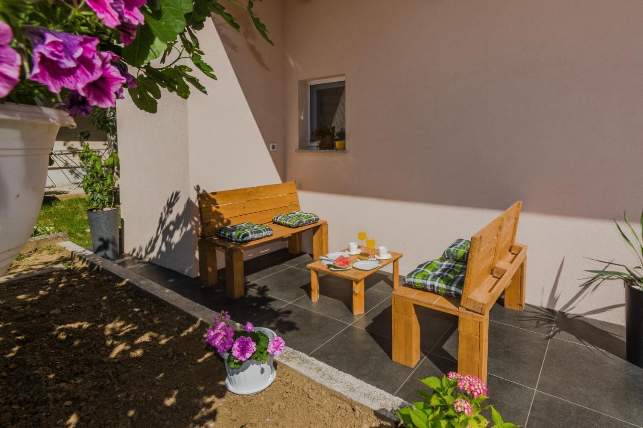 Lovely Apartment M&K In Peaceful Area - Zára Kültér fotó