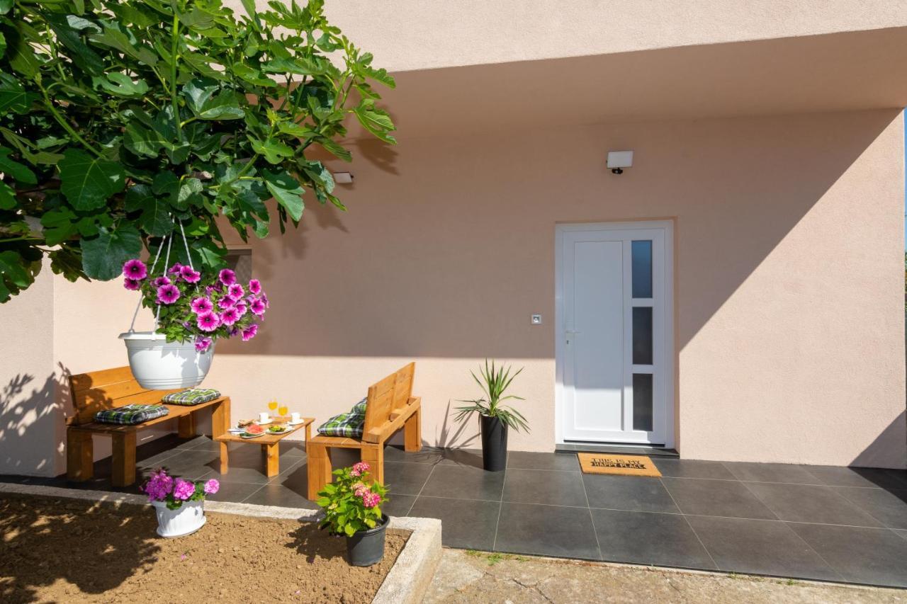 Lovely Apartment M&K In Peaceful Area - Zára Kültér fotó
