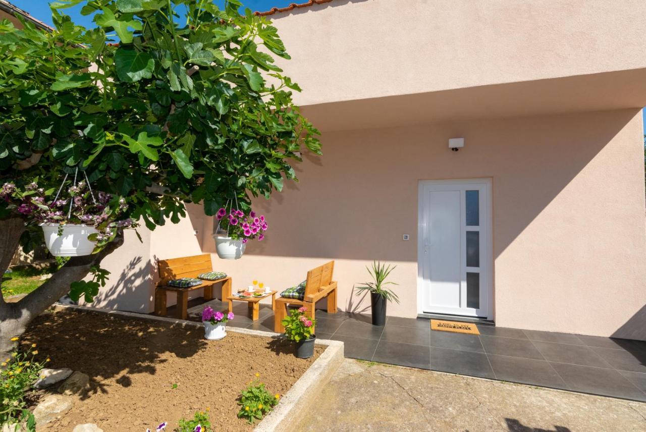 Lovely Apartment M&K In Peaceful Area - Zára Kültér fotó