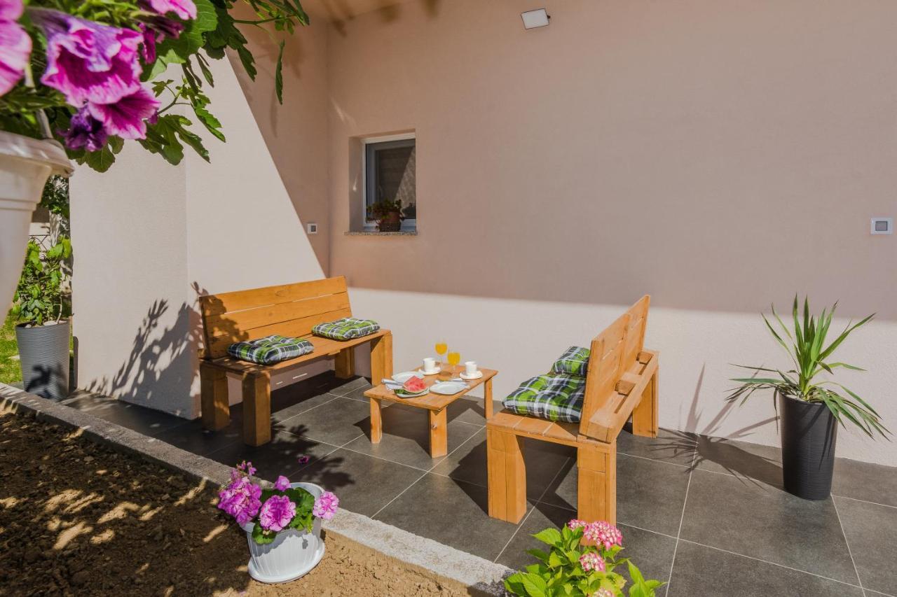 Lovely Apartment M&K In Peaceful Area - Zára Kültér fotó